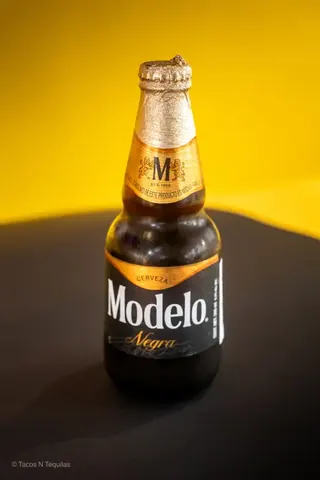 Negra Modelo — Lorne